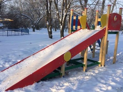 Зимові ігрові гірки